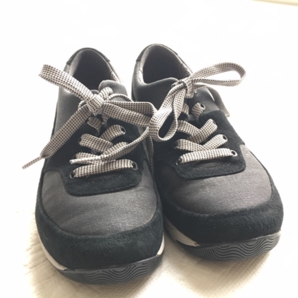 Dansko 37 (7) Canvas and Leather Tennis shoes